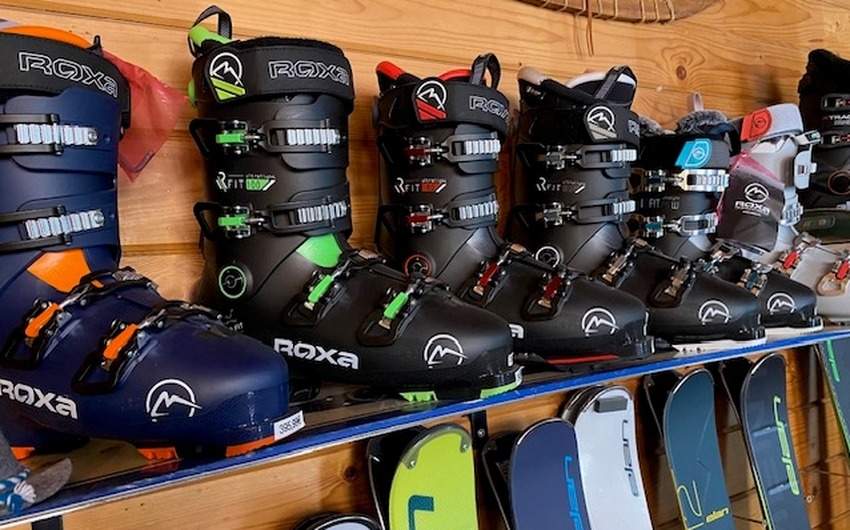 Totale uitverkoop ski's en skischoenen